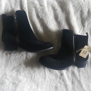 Born NWT black suede booties size 7